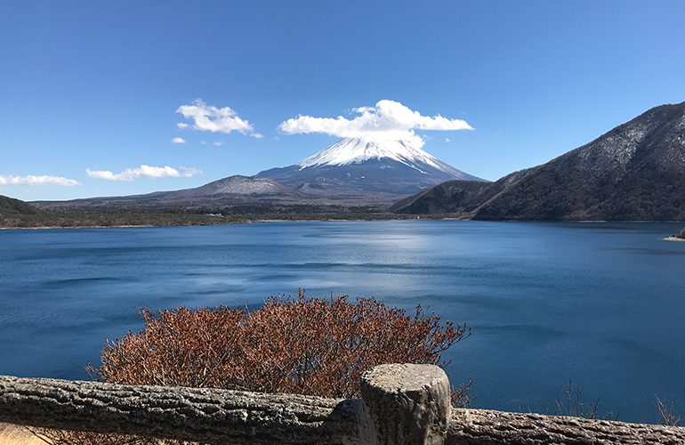本栖湖・浩庵キャンプ場の富士山